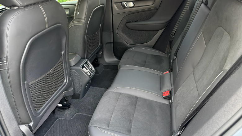 Volvo Xc40 2.0 B4P Plus Dark 5dr AWD Auto Petrol Estate